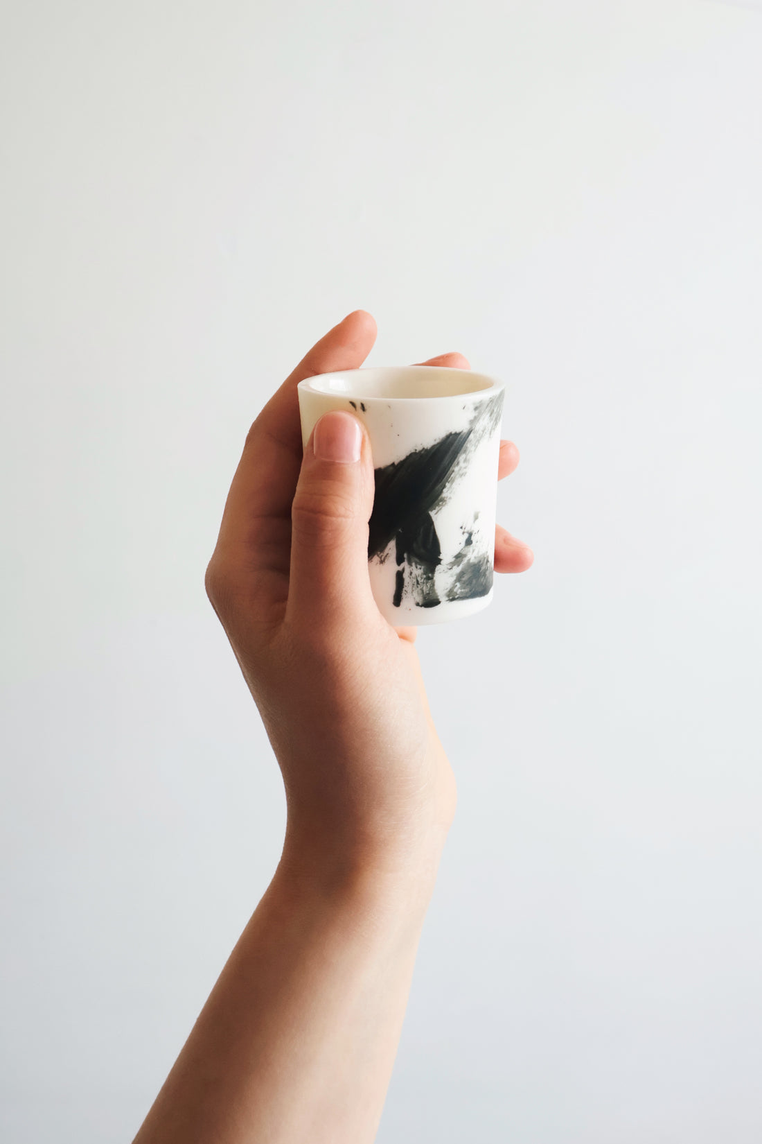 Kubeczek do espresso DaDa – ręcznie malowana porcelana Parian