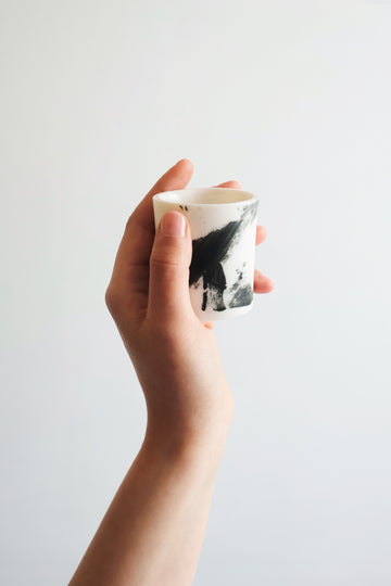 Kubeczek do espresso DaDa – ręcznie malowana porcelana Parian