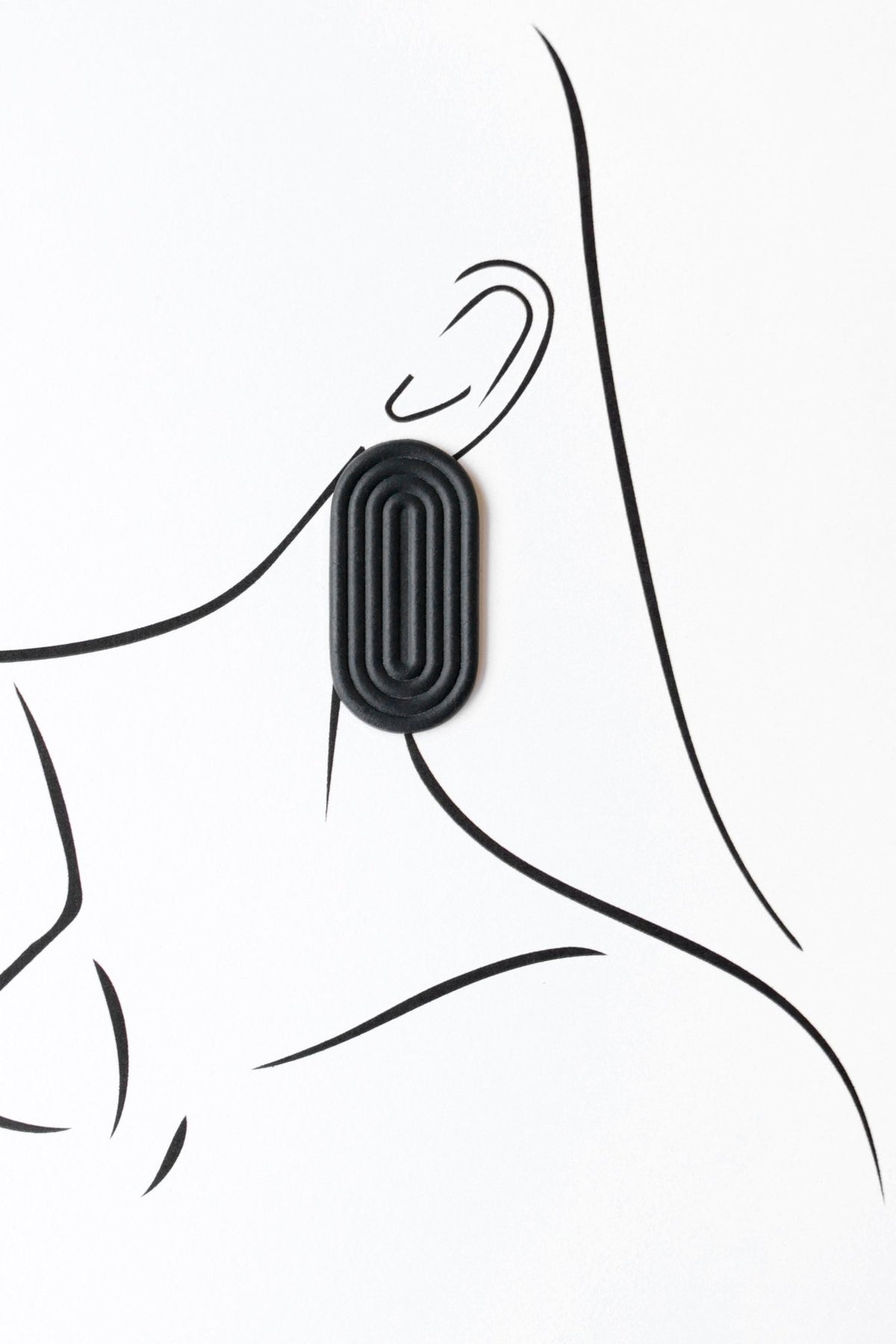 Anni Echo Black – kolczyki z porcelany Parian