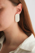 Anni Echo White – kolczyki z porcelany Parian