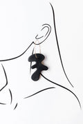 Arp Black – abstrakcyjne kolczyki z porcelany Parian