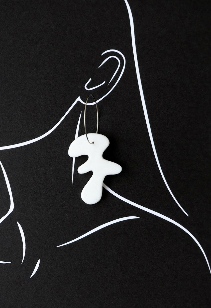 Arp White – abstrakcyjne kolczyki z porcelany Parian