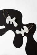 Arp White – abstrakcyjne kolczyki z porcelany Parian