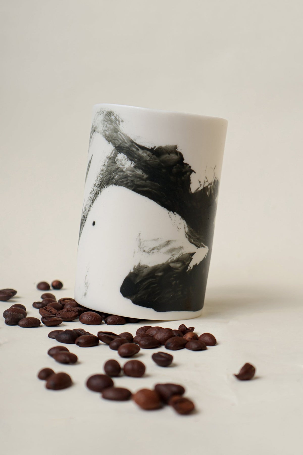 Outlet Kubek DaDa Tall - porcelana ręcznie malowana
