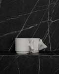 Porcelanowy kubek z rzeźbiarskim uchwytem Akebia / Serenity