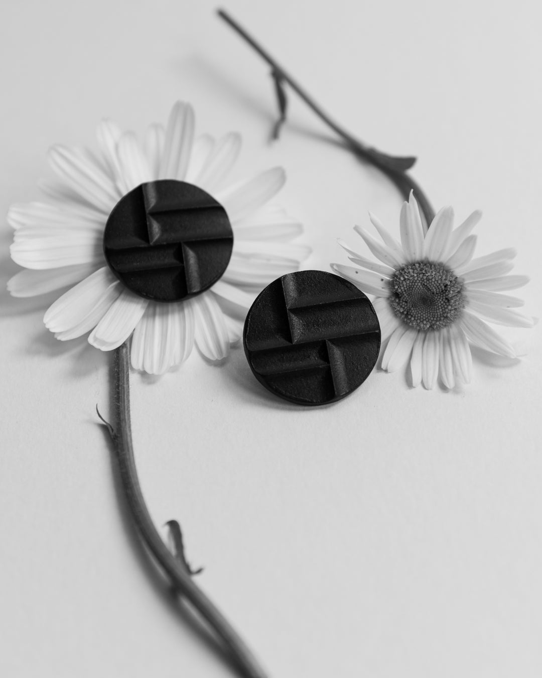 Mondrian Black – kolczyki z porcelany Parian