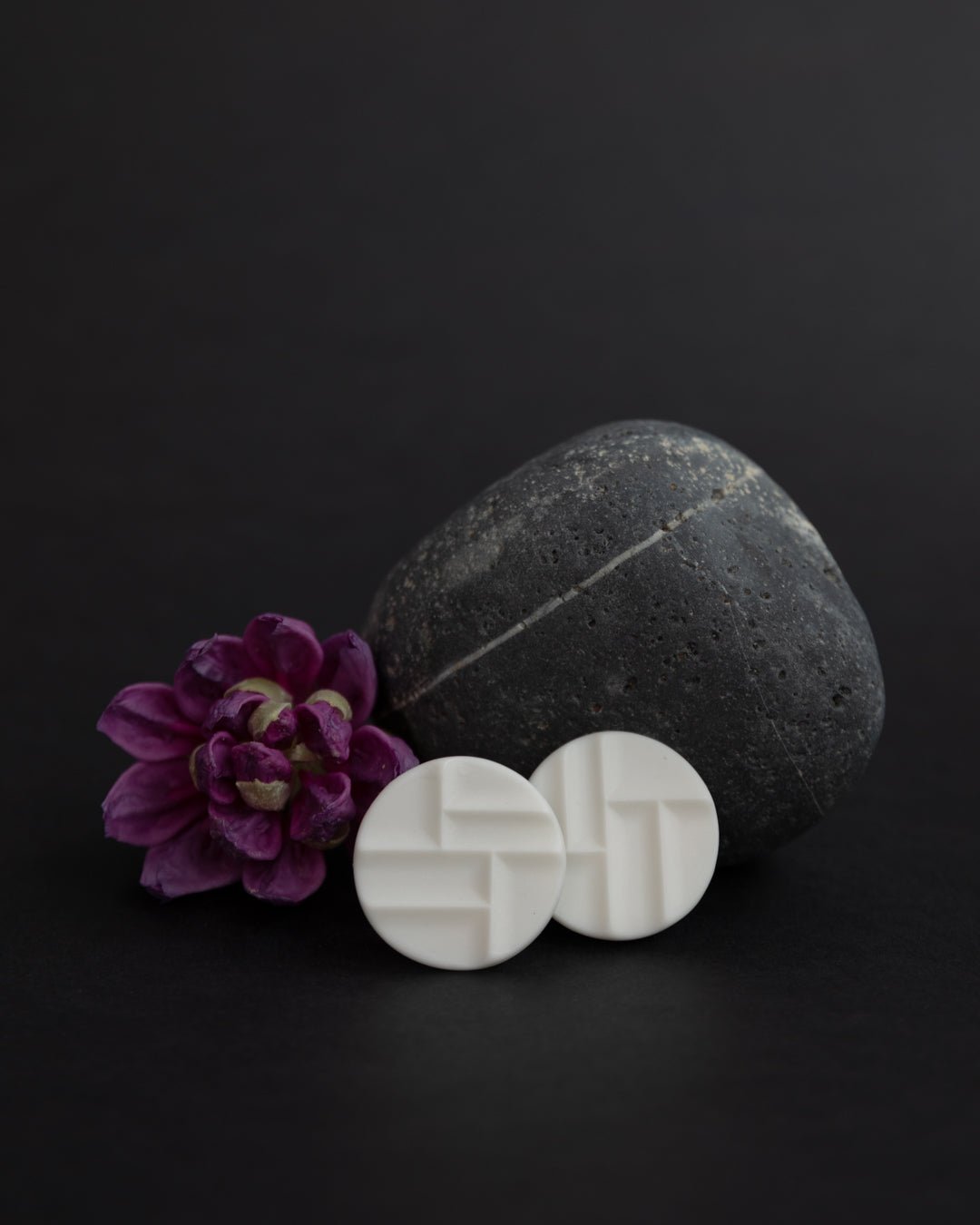 Mondrian White – kolczyki z porcelany Parian