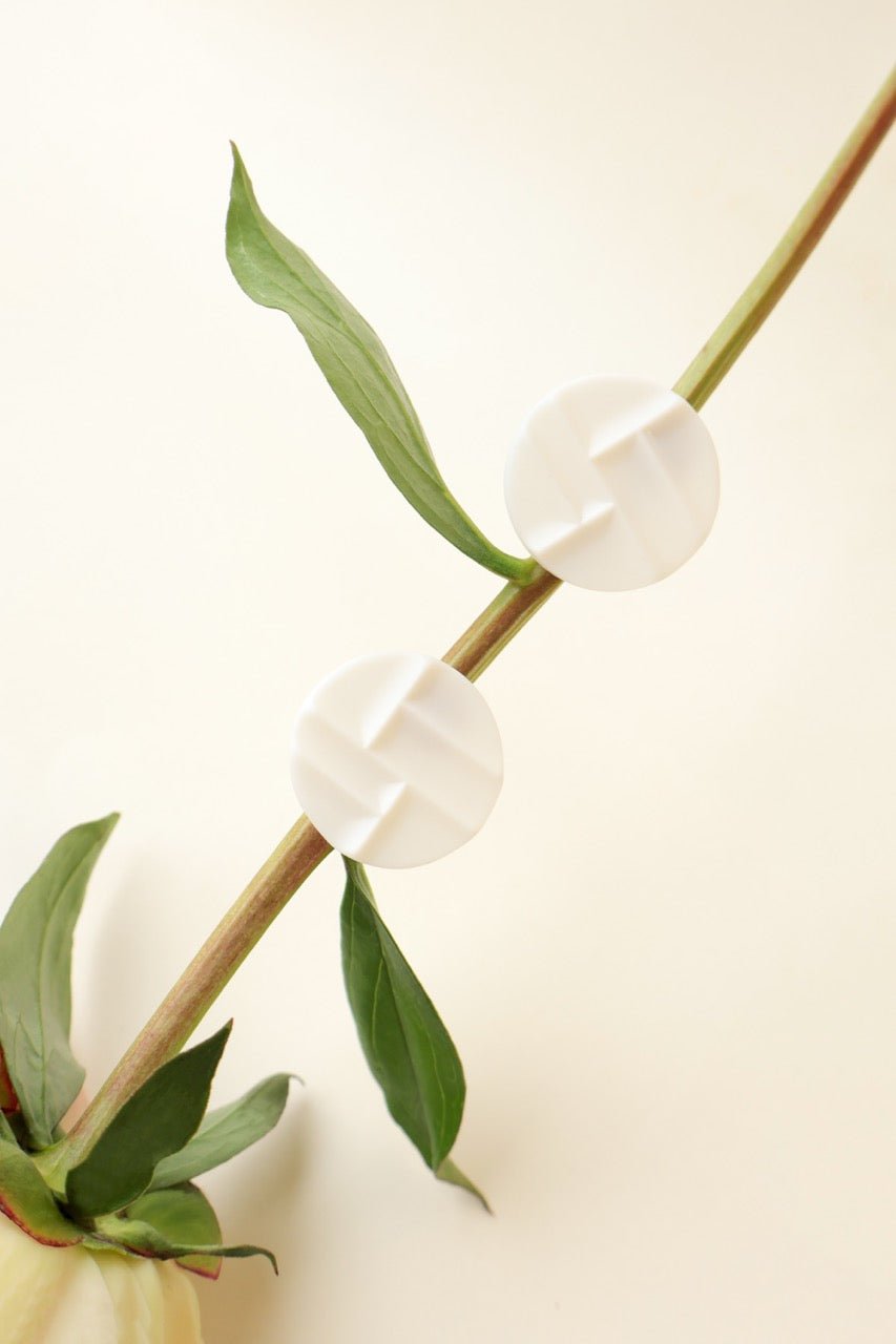 Mondrian White – kolczyki z porcelany Parian