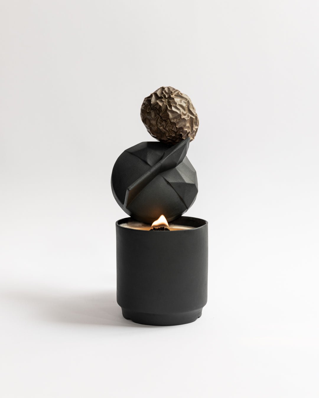 Origami Black - świeca z czarnej porcelany