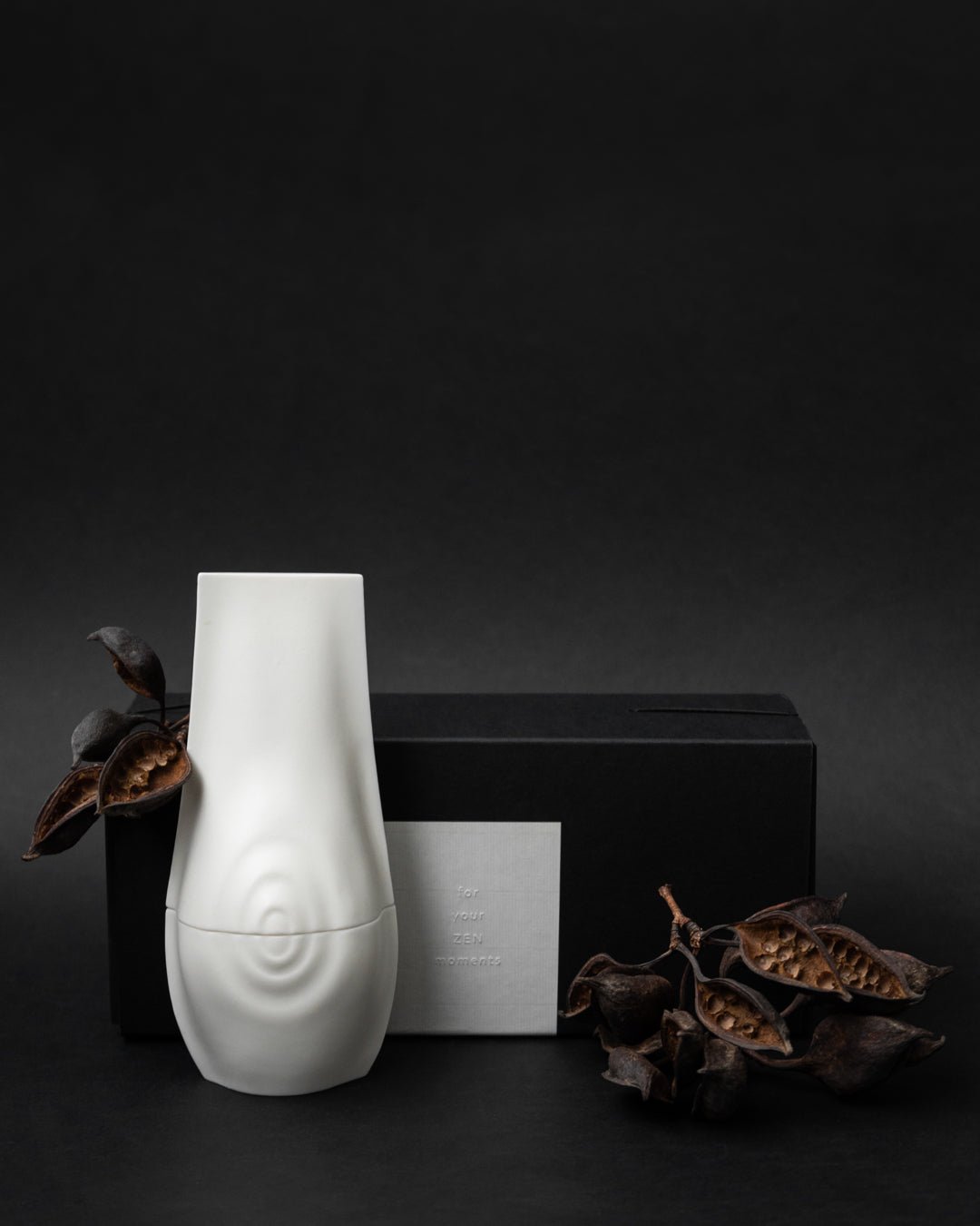 Nami – designerska świeca z porcelany Parian