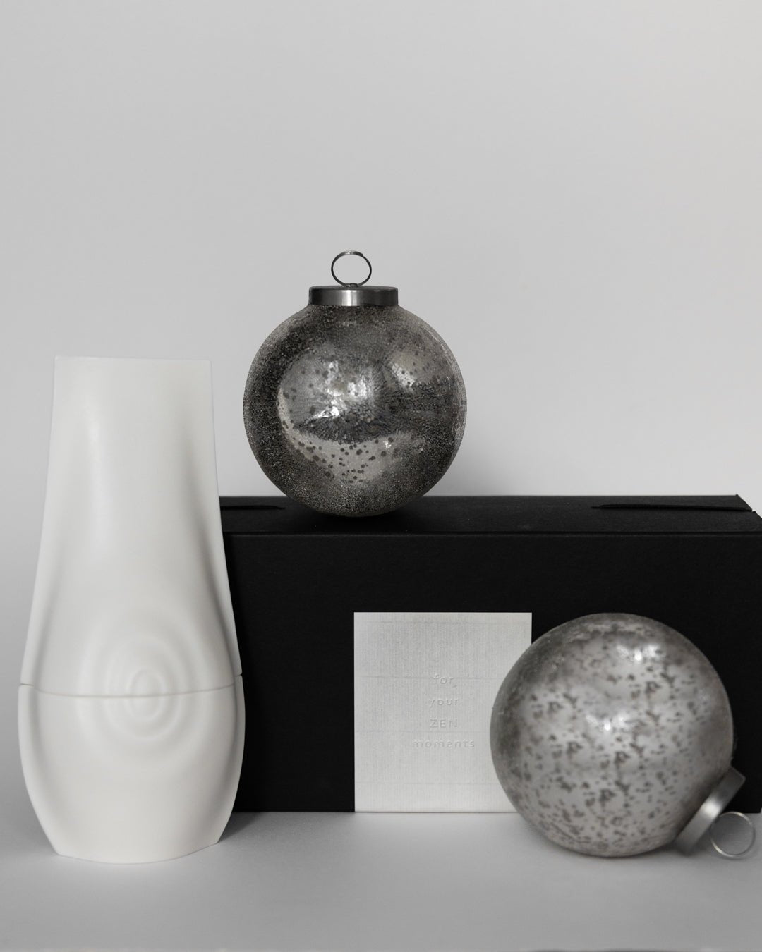 Nami – designerska świeca z porcelany Parian