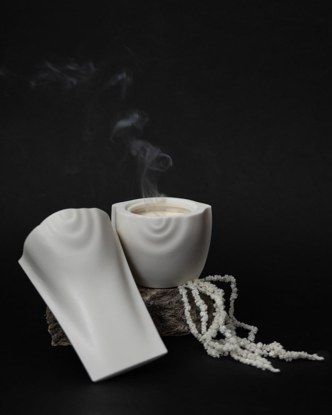 Nami – designerska świeca z porcelany Parian