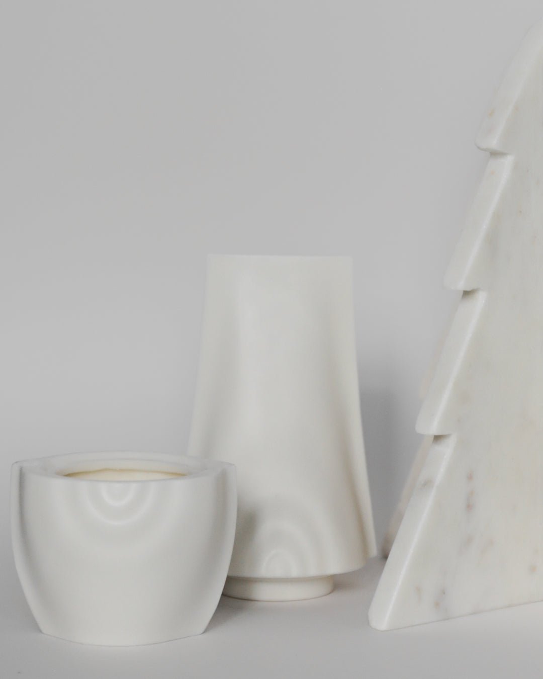 Nami – designerska świeca z porcelany Parian