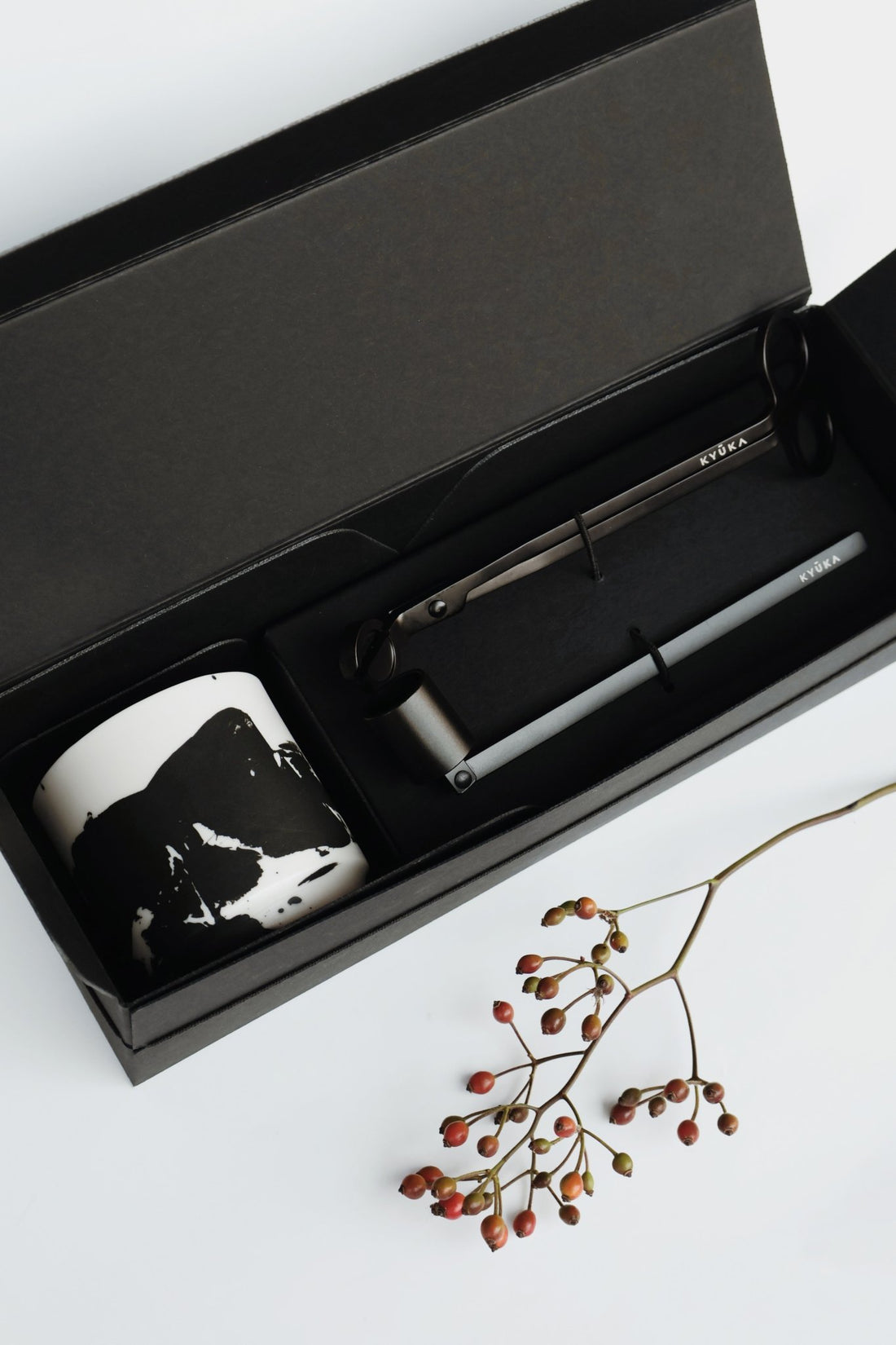 Zen Abstrakcja – zestaw prezentowy ze świecą z porcelany Parian