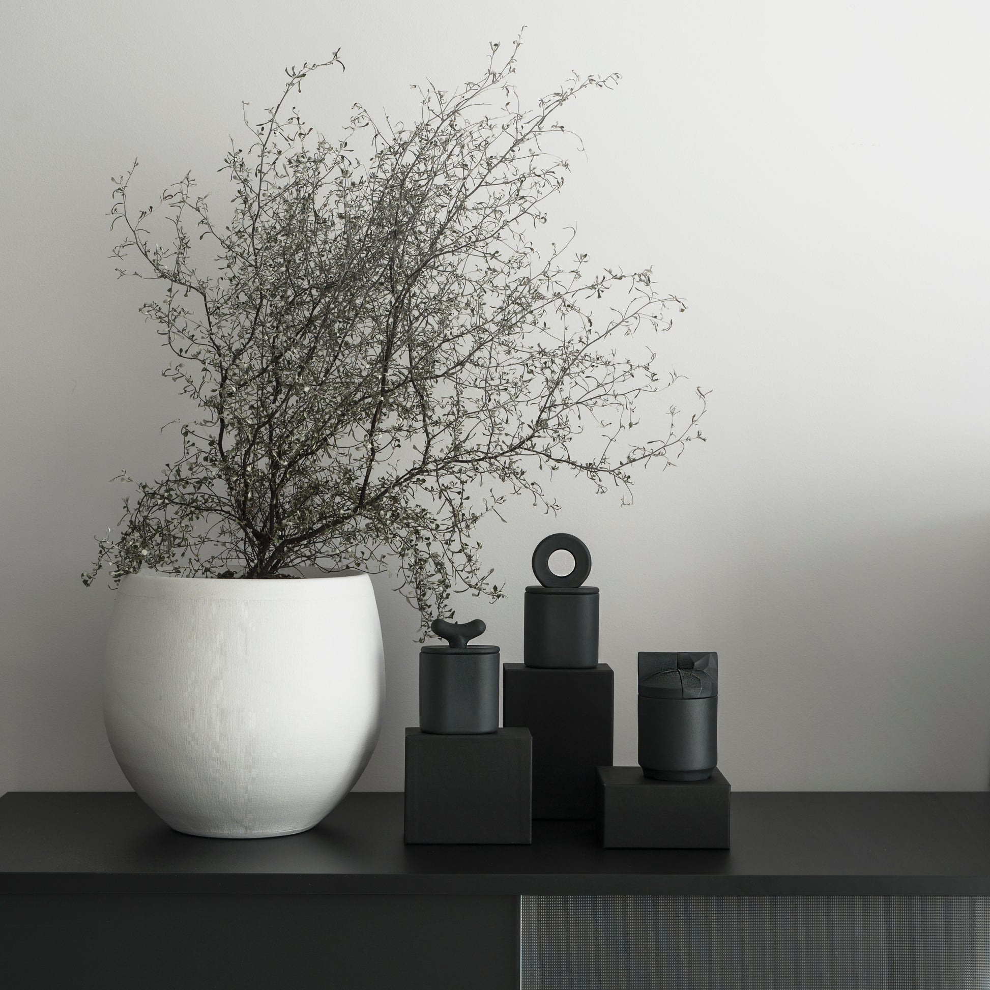 Origami Black - świeca z czarnej porcelany