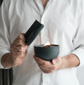 Basalt Black – personalizowana świeca w czarnej porcelanie