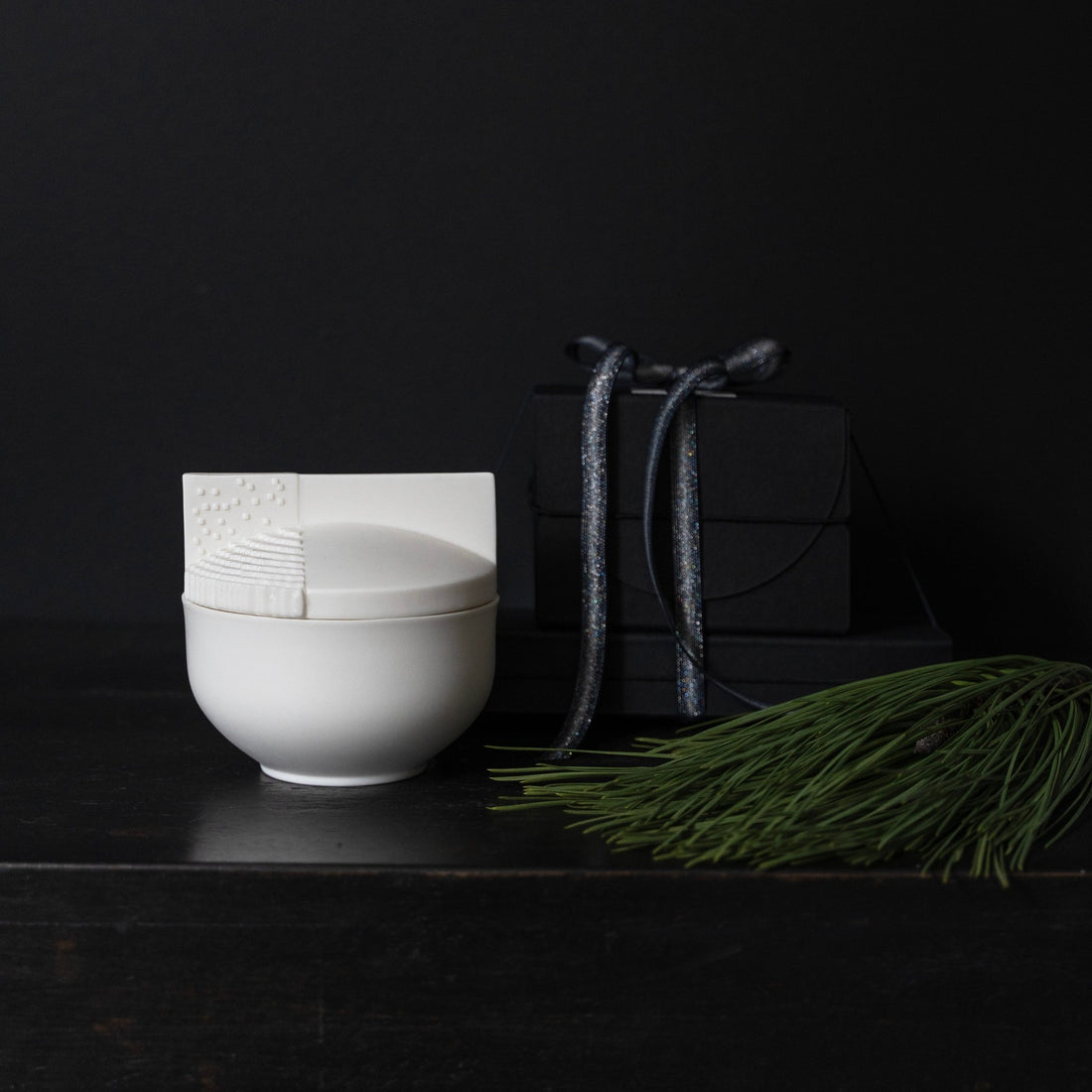 Basalt – personalizowana świeca w porcelanie Parian