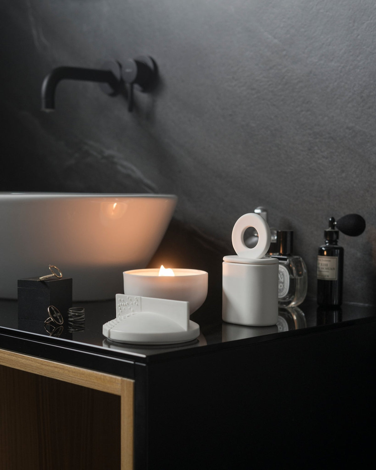 Eclipse – minimalistyczna świeca z porcelany Parian