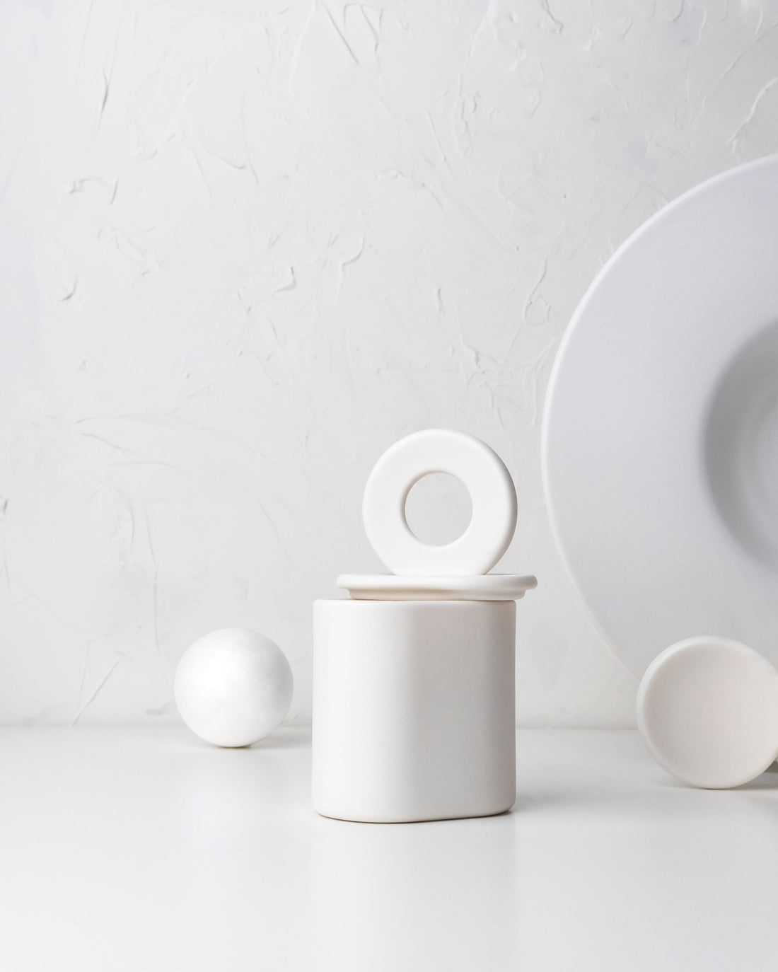Eclipse – minimalistyczna świeca z porcelany Parian