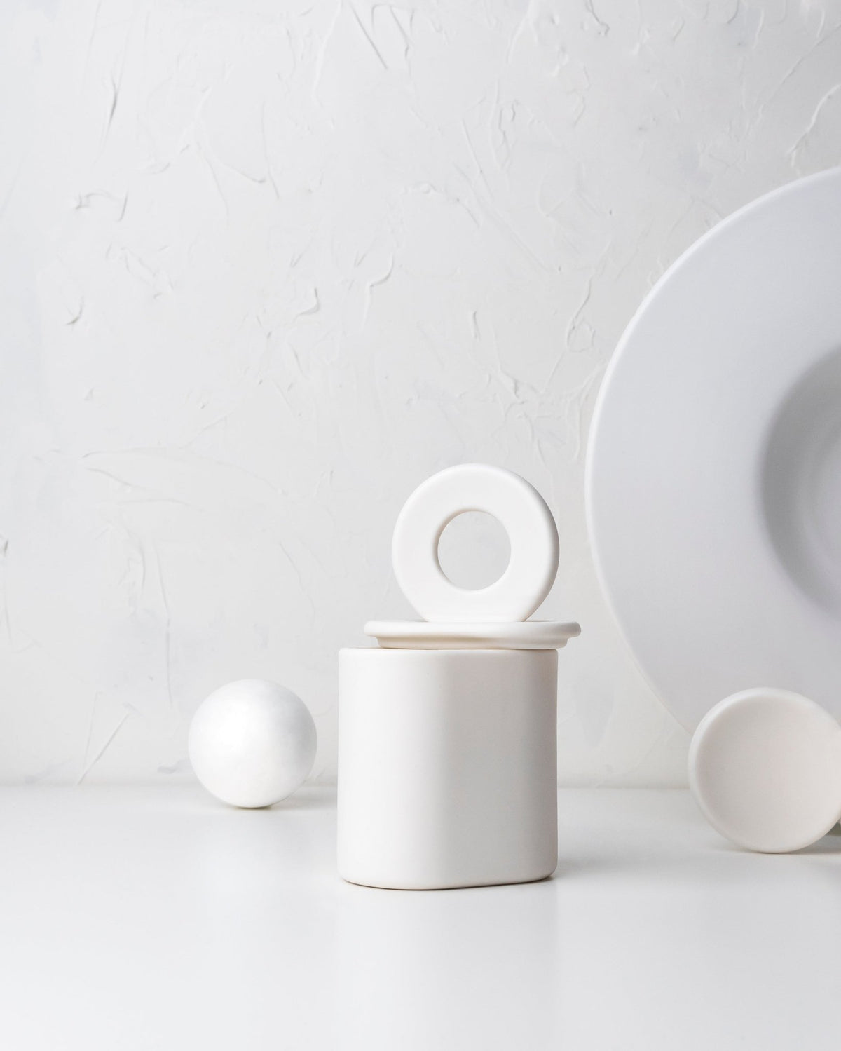 Eclipse – minimalistyczna świeca z porcelany Parian