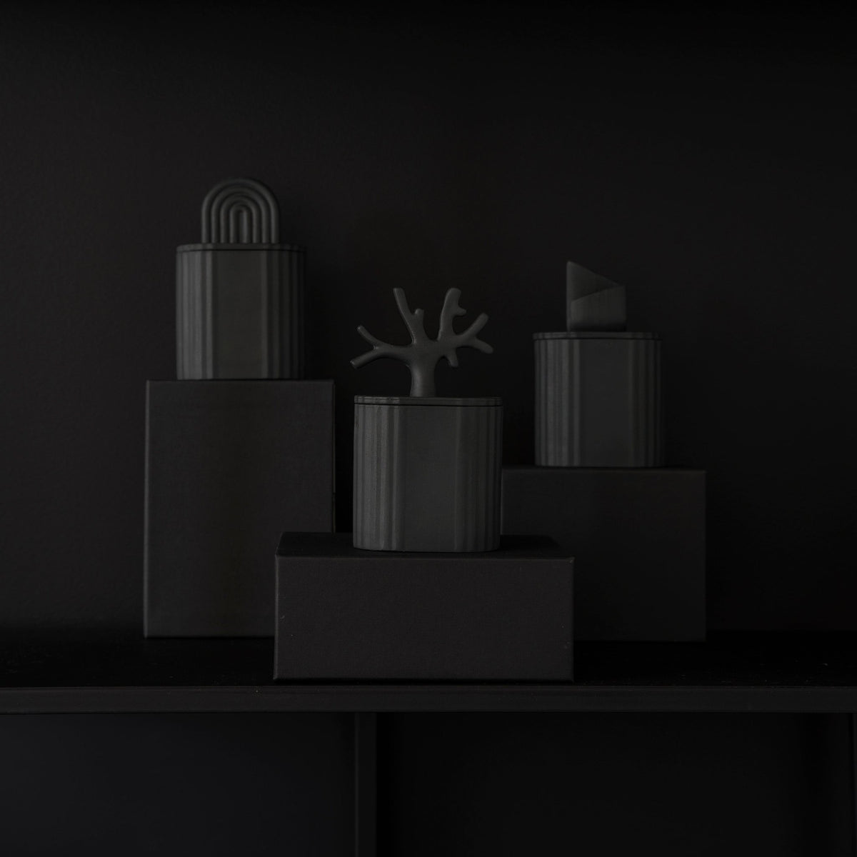 Ki Black – minimalistyczna świeca z czarnej porcelany