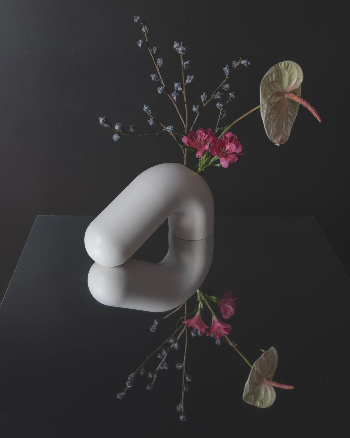 Dual Flow – designerski wazon z porcelany Parian