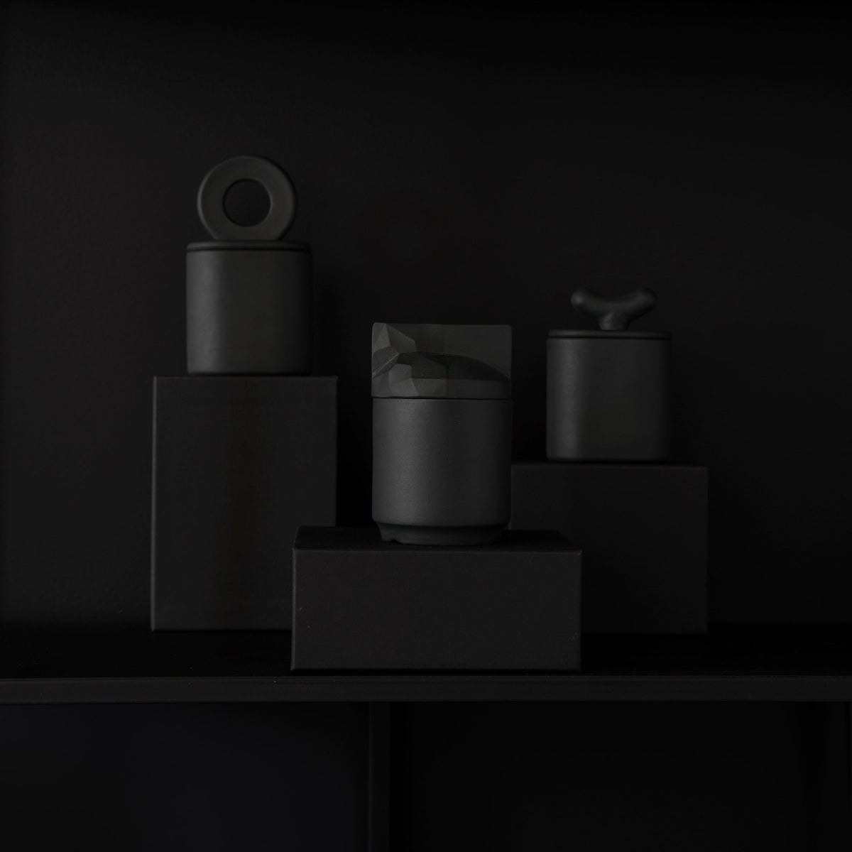 Origami Black - pojemnik z czarnej porcelany