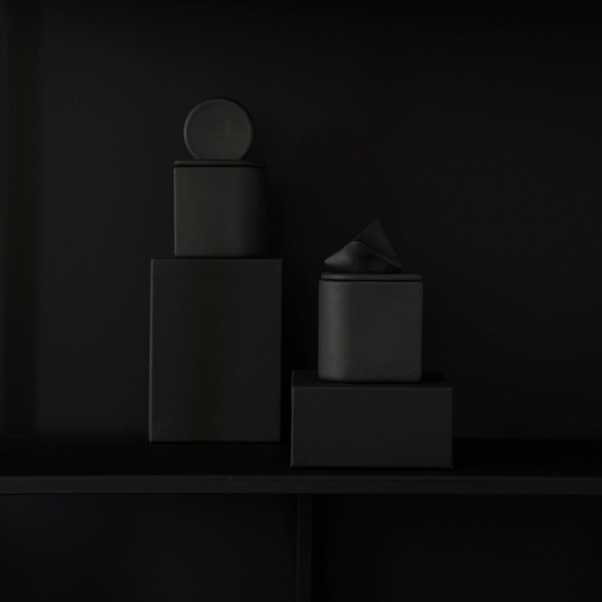 Sunset Graphite Black - pojemnik z czarnej porcelany
