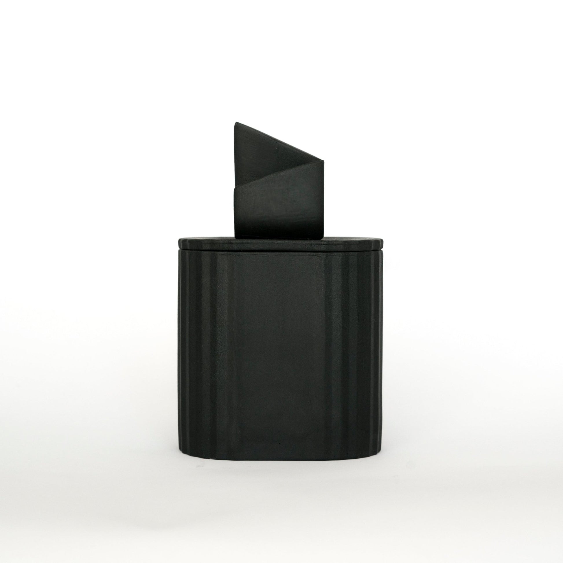 Uneven Graphite Black - świeca z czarnej porcelany